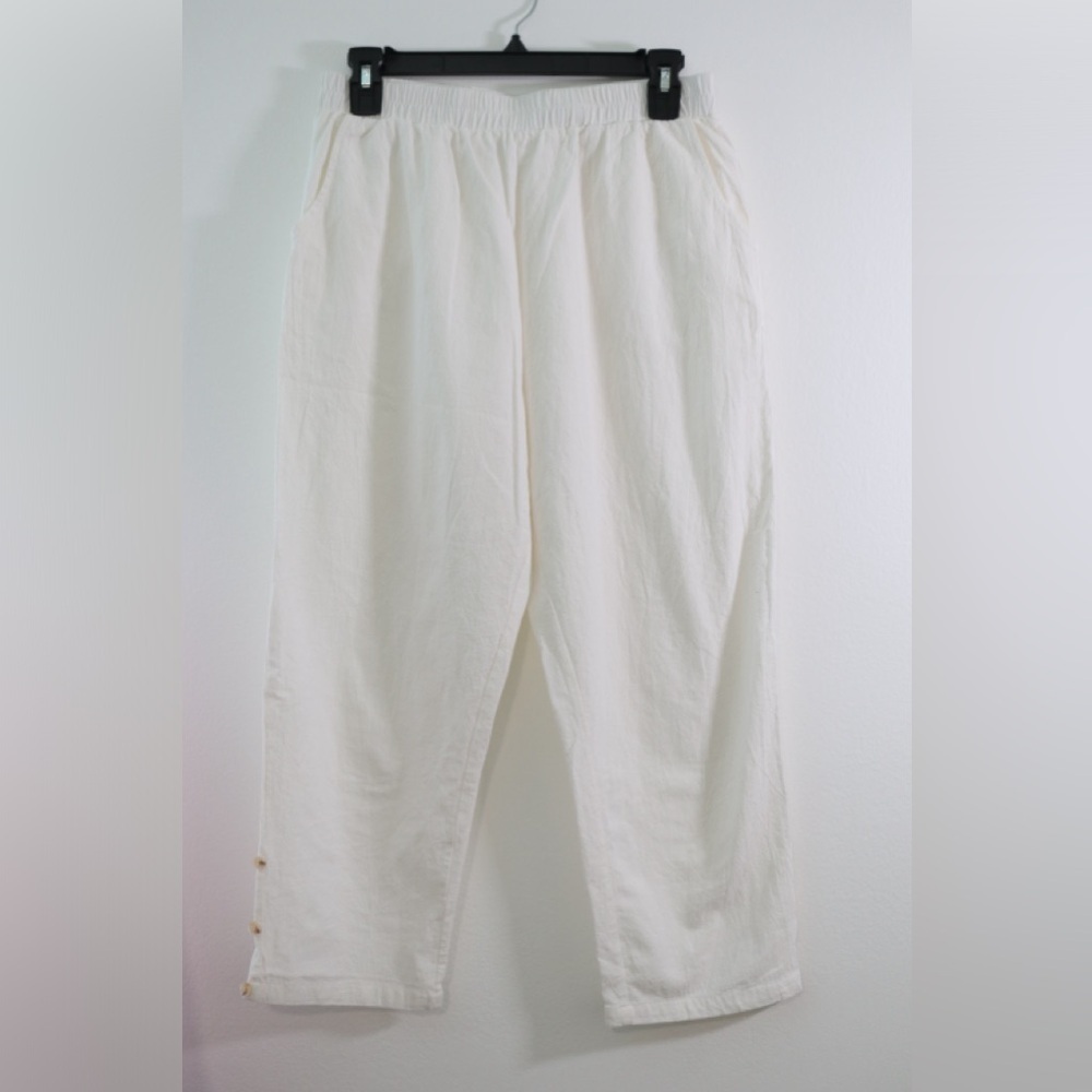 Women's White Ankle Pants with Relaxed Fit and Tapered Legs Sz M
